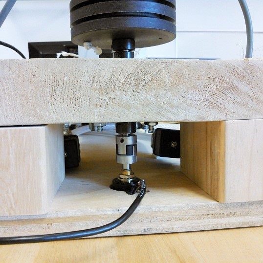 Frontal view of test fixture: potentiometer-shaft coupling-rod-pulley